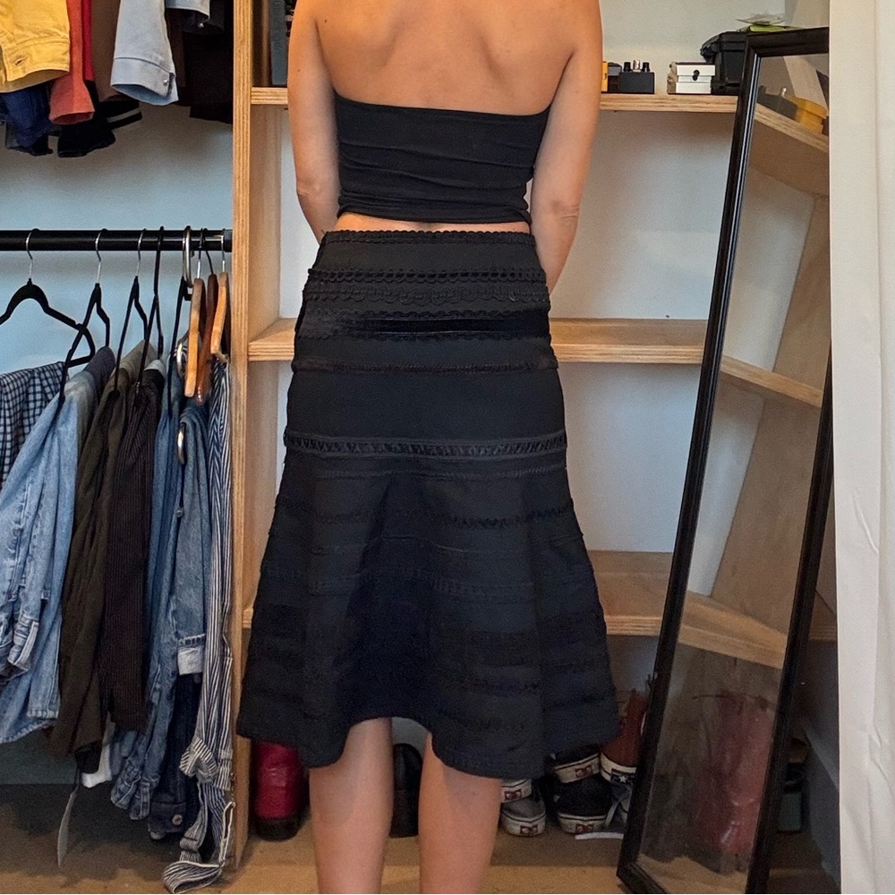 Elegant Black Lace Skirt - Picture 3 of 4
